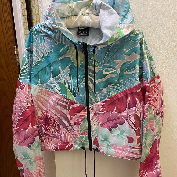 Nike Crop Floral Windbreaker Medium EUC - Picture 1 of 3
